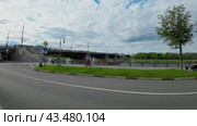 Вид на Новый Волжский мост через реку Волгу в городе Тверь летом (2024 год). Редакционное видео, видеограф Sergei Gorin / Фотобанк Лори