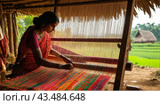 Traditional Indian weaver crafting on handloom in village settingries. Стоковое AI-изображение, AI-художник Анна Маркина / Фотобанк Лори