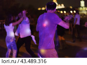 Moscow, Russia - August 20, 2019: Photography of dancing people on the night party in the city street in  summer night.  Leisure, happiness and entertainment theme. Редакционное фото, фотограф YuryKara / Фотобанк Лори