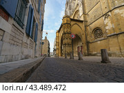 Bayonne, France - June 19, 2019: Exterior of gothic Cathedral of Saint Mary of Bayonne / Cathedral of Our Lady of Bayonne / Cathédrale Notre-Dame de Bayonne. UNESCO World Heritage. Редакционное фото, фотограф YuryKara / Фотобанк Лори