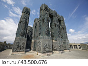 Монумент "Летопись Грузии" в Тбилиси (2024 год). Редакционное фото, фотограф Иван Аборнев / Фотобанк Лори