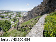 Грузия, стены древней крепости в Гори (2024 год). Редакционное фото, фотограф Иван Аборнев / Фотобанк Лори