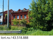 Дом чеканщика Модорова в поселке Мстера Владимирской области (2024 год). Стоковое фото, фотограф Сергей Овчинников / Фотобанк Лори