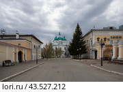 Елабуга. Спасский собор, вид с улицы Спаской (2022 год). Редакционное фото, фотограф Литвяк Игорь / Фотобанк Лори