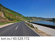 The road in Rhine Valley in west Germany (2015 год). Стоковое фото, фотограф Сергей Стрелков / Фотобанк Лори