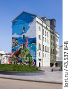 Граффити "Крым, Ласточкино гнездо" в Москве на Покровке (2015 год). Редакционное фото, фотограф Солодовникова Елена / Фотобанк Лори