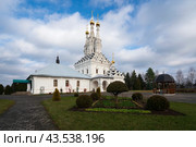 View of the Odigitrievsky Church on the territory of the Vyazma Ioanno-Predtechensky Monastery on a sunny day with clouds, Vyazma, Smolensk region, Russia. Стоковое фото, фотограф Ula Ulachka / Фотобанк Лори