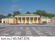 Детский музейный центр Тверского государственного объединённого музея на Соборной площади в Твери, Россия (2023 год). Редакционное фото, фотограф Елена Коромыслова / Фотобанк Лори