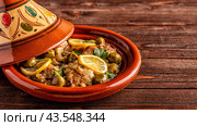 Traditional Moroccan chicken tagine with olives and salted lemons. Стоковое фото, фотограф Татьяна  Бральнина / Фотобанк Лори