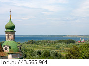 Переславль-Залесский. Вид на Плещеево озеро и Церковь Сорока Мучеников из Горицкого Успенского монастыря. (2020 год). Стоковое фото, фотограф Наталья Николаева / Фотобанк Лори