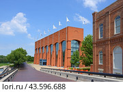 NCAA Hall of Champions, museum, exhibition center, and conference center in White River State Park in Indianapolis, Indiana, United States. Building was designed by Postmodern architect Michael Graves (2014 год). Редакционное фото, фотограф Валерия Попова / Фотобанк Лори