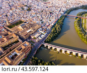 Roman Bridge over the Guadalquivir from aerial view with Mosque-Cathedral. Стоковое фото, фотограф Яков Филимонов / Фотобанк Лори