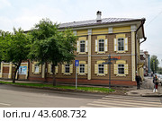 Город Иркутск. Чайхона "Ок-Сарой". Улица Дзержинского, дом 42 (Бывший дом с лавкой Петрова) (2024 год). Стоковое фото, фотограф Александр Тараканов / Фотобанк Лори