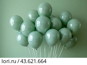 A Bunch of Green Balloons Floating in the Air. Стоковое AI-изображение, AI-художник Юлия Гапеенко / Фотобанк Лори