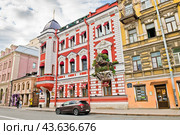 Особняк А. В. Целибеевой. "Особняк-Небылица" сказочный музей. Улица Некрасова, дом 14 Б. Летний день. Санкт-Петербург (2024 год). Редакционное фото, фотограф E. O. / Фотобанк Лори