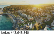Magnificent views of the resort town surrounded by the ocean as you fly over the coast. Стоковое AI-видео, аниматор Юрий Поздников / Фотобанк Лори