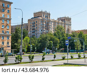 Вид на Дом преподавателей МГУ. Ломоносовский проспект, 14. Москва (2024 год). Редакционное фото, фотограф E. O. / Фотобанк Лори