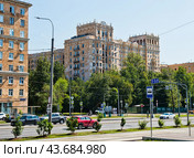 Вид на Дом преподавателей МГУ. Ломоносовский проспект, дом 14. Москва. Россия (2024 год). Редакционное фото, фотограф E. O. / Фотобанк Лори