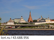 Древний город на берегу реки. Казань, Татарстан, Россия (2024 год). Стоковое фото, фотограф Вадим Хомяков / Фотобанк Лори