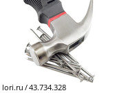 Молоток и гвозди на белом фоне. Hammer and nails on a white background. Стоковое фото, фотограф Татьяна Д / Фотобанк Лори