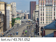 Краснопрудная улица в городе Москве. Архитектура и транспорт (2024 год). Редакционное фото, фотограф Румянцева Наталия / Фотобанк Лори