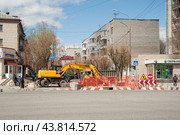 Ремонт дороги. Улица Котовского. Тюмень (2018 год). Редакционное фото, фотограф Сергей Буторин / Фотобанк Лори