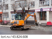 Ремонт дороги. Улица Котовского. Тюмень (2018 год). Редакционное фото, фотограф Сергей Буторин / Фотобанк Лори