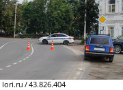 Полицейский автомобиль перекрыл движение по дороге. День города Мстера 3-го августа 2024 года. Редакционное фото, фотограф Сергей Овчинников / Фотобанк Лори