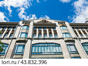 Большая Конюшенная улица, 21-23. Фрагмент здания. Санкт-Петербург (2024 год). Редакционное фото, фотограф E. O. / Фотобанк Лори