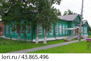 Центр внешкольной работы Сысертского городского округа. Город Сысерть, Красноармейская улица, 32 (2024 год). Стоковое фото, фотограф Алексей Иванов / Фотобанк Лори