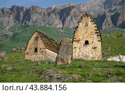 Старинные захоронения на фоне гор. Северная Осетия-Алания (2023 год). Стоковое фото, фотограф Анна Карасева / Фотобанк Лори