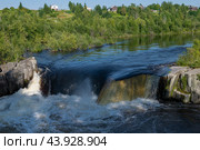 Вид на водопад Воицкий падун солнечным июльским днем. Карелия (2024 год). Стоковое фото, фотограф Виктор Карасев / Фотобанк Лори
