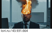 Stressed businessperson with head literally on fire. Стоковое видео, видеограф Данил Руденко / Фотобанк Лори