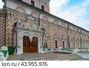 Город Сергиев Посад. Свято-Троицкая Сергиева лавра. Церковь Покрова Пресвятой Богородицы при духовной академии (2024 год). Редакционное фото, фотограф Зобков Юрий / Фотобанк Лори