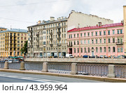 Набережная реки Фонтанки, дома 121 и 119. Летний день. Санкт-Петербург. Россия (2024 год). Редакционное фото, фотограф E. O. / Фотобанк Лори