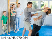 Man in gym perform basic elements of krav maga self-defense system. Стоковое фото, фотограф Яков Филимонов / Фотобанк Лори