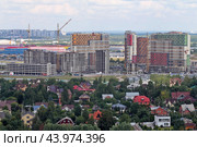 Ленинградская область. Строительство жилых комплексов в микрорайоне "Город Первых" в Свердловском городском поселении. (2024 год). Стоковое фото, фотограф Александр Тарасенков / Фотобанк Лори