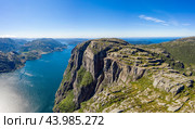 Pulpit Rock Preikestolen Beautiful Nature Norway. Стоковое фото, фотограф Андрей Армягов / Фотобанк Лори