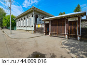 Музей истории города Иркутска имени Сибирякова А.М. (Музей городского быта).  Улица Декабрьских Событий, дом 77а. Город Иркутск (2024 год). Редакционное фото, фотограф Александр Тараканов / Фотобанк Лори