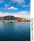 View of a marina in Tromso, North Norway (2016 год). Стоковое фото, фотограф Андрей Армягов / Фотобанк Лори