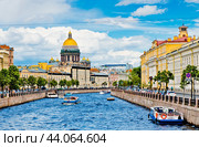Вид на Исаакиевский собор. Лето. Санкт-Петербург (2024 год). Редакционное фото, фотограф E. O. / Фотобанк Лори