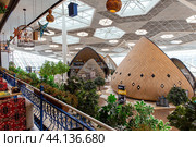 Modern interior of international airport in the capital Baku. Republic of Azerbaijan (2023 год). Редакционное фото, фотограф Евгений Ткачёв / Фотобанк Лори