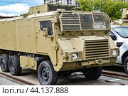Австрийский вездеход «Pinzgauer». Выставка трофейной техники из зоны СВО. Город Тюмень (2024 год). Редакционное фото, фотограф Александр Тараканов / Фотобанк Лори