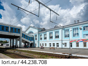 Вид на железнодорожный вокзал Кирова и конкорс (2024 год). Редакционное фото, фотограф Ольга Визави / Фотобанк Лори