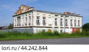 Уездная земская Больница. Туринск, улица Освобождения, 19 (улица Свердлова, 32) (2024 год). Стоковое фото, фотограф Алексей Иванов / Фотобанк Лори