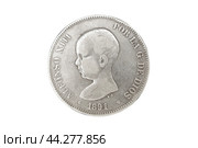 Серебряная монета Испании 5 песет 1891 года, аверс на белом фоне крупным планом. Стоковое фото, фотограф Александр Кузнецов / Фотобанк Лори
