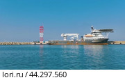 Сочи. Прогулка на катере. открытое море. выход из порта (2024 год). Стоковое видео, видеограф Сергей Татаринцев / Фотобанк Лори