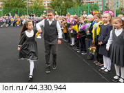 Звенит первый школьный звонок (2021 год). Редакционное фото, фотограф Сергей Никифоров-Гордеев / Фотобанк Лори