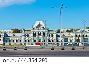 Здание Рижского вокзала. Летний день. Москва. Россия (2024 год). Редакционное фото, фотограф E. O. / Фотобанк Лори