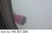 The aircraft leaves the cloudy area when the altitude decreases. Стоковое видео, видеограф Ярославский Максим / Фотобанк Лори